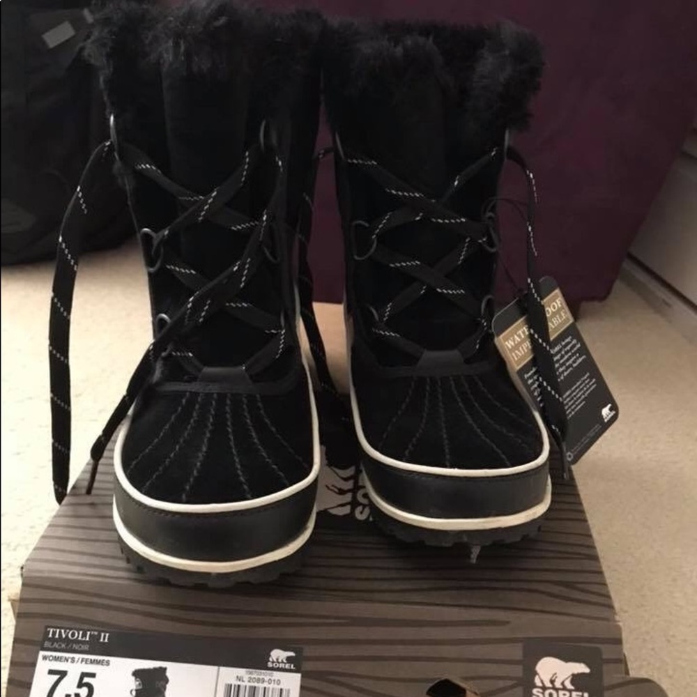 Snow boots